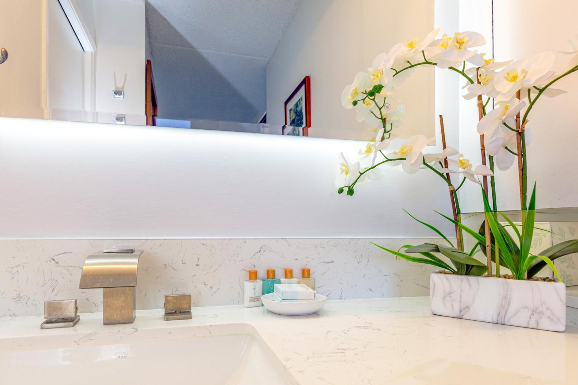 Renovated Ocean View Suite, Near Beach, Free Parking Гонолулу Экстерьер фото